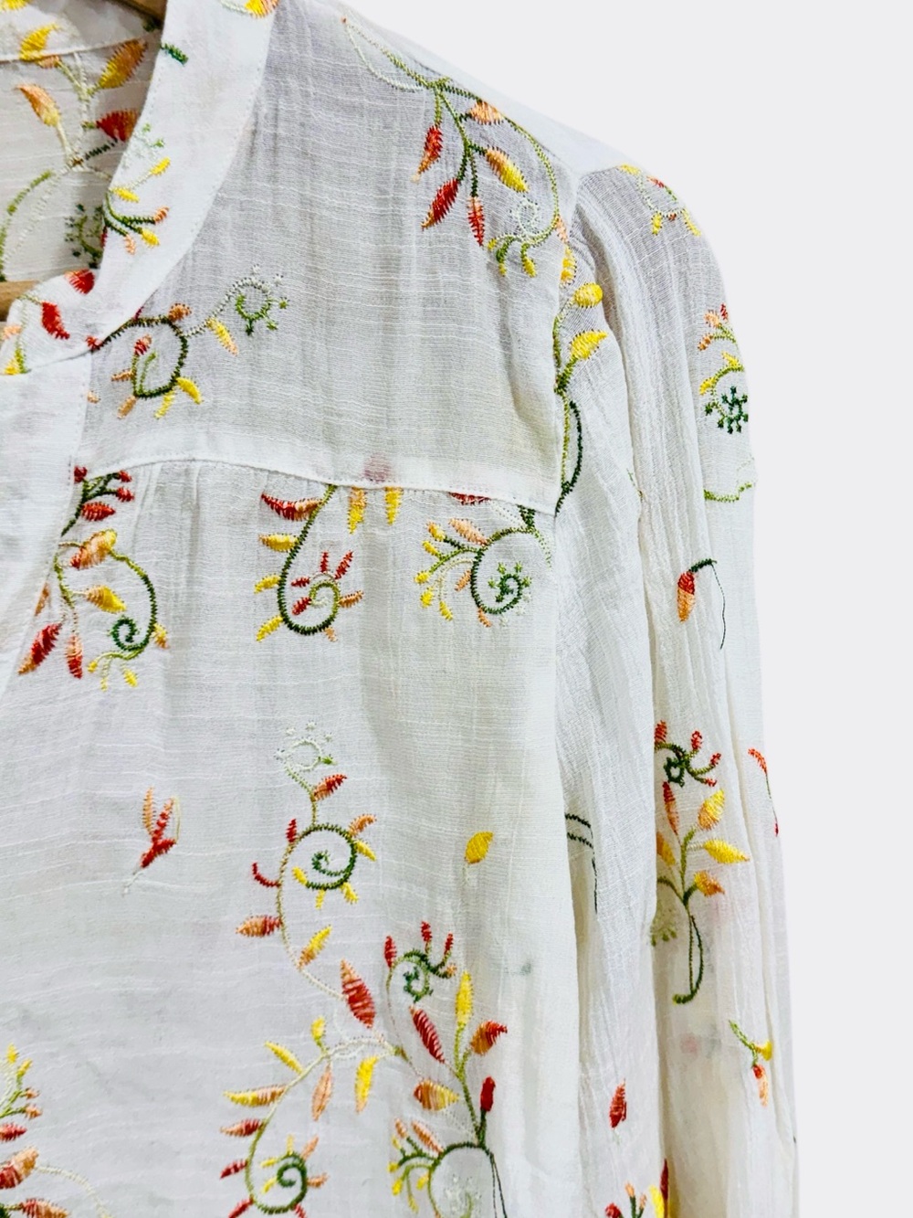 Fig & Flower Embroidered Floral Button Front Boho Blouse White Roll Tab Sleeve M - Picture 5 of 10